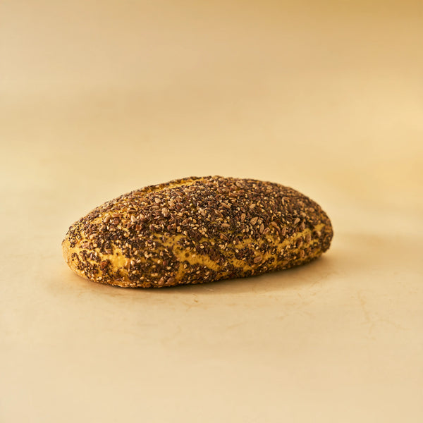Hogaza de pan de cúrcuma y pimienta negra sin gluten Leon the Baker