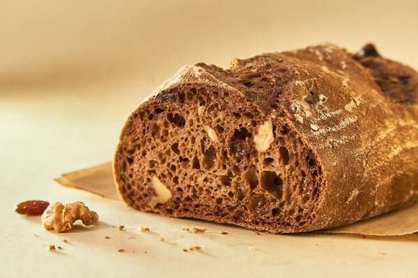 Hogaza de pan de nueces y pasas sin gluten