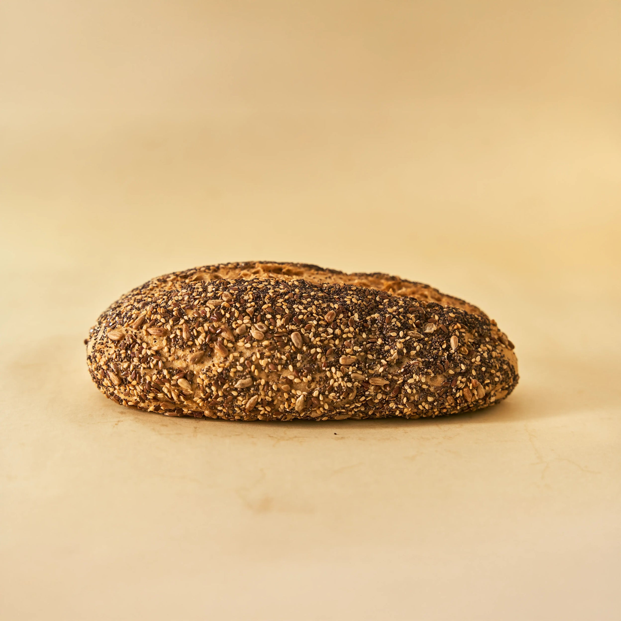 Hogaza de pan sin gluten integral y 5 semillas
