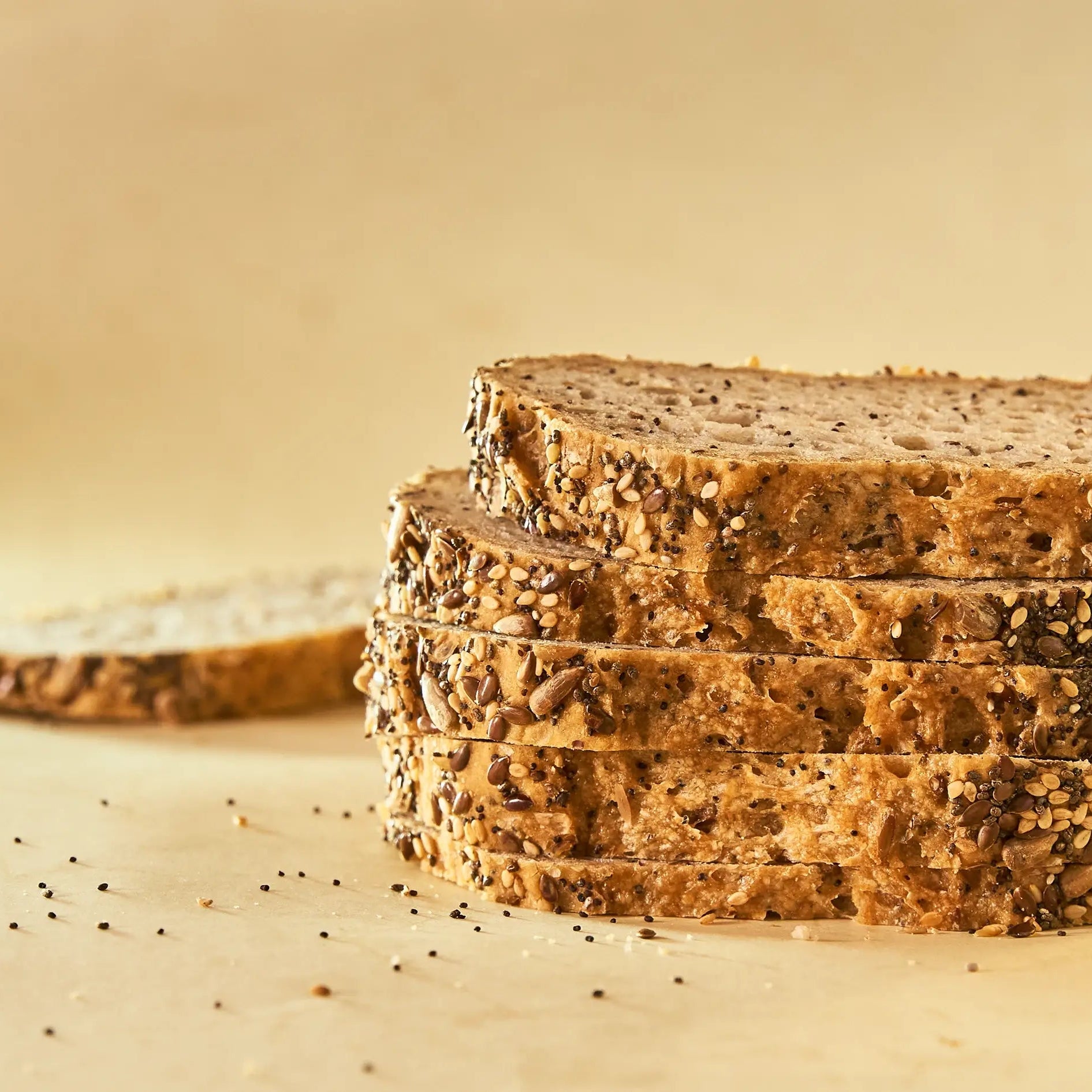 rebanadas de pan sin gluten integral y 5 semillas