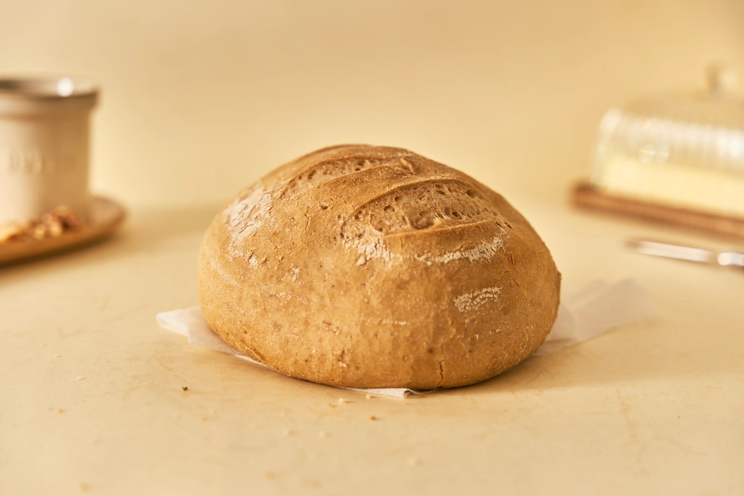 Hogaza redonda de pan masa madre sin gluten ni lactosa