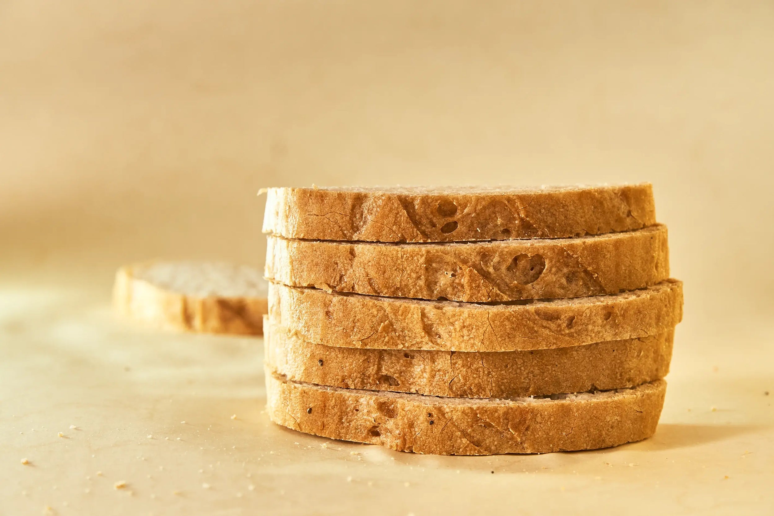 Rebanadas de pan feo sin gluten ni aditivos artificiales