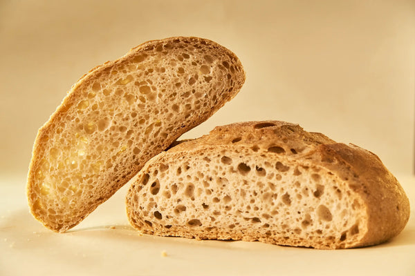 Hogazas de pan sin gluten hecho con mijo Leon the Baker
