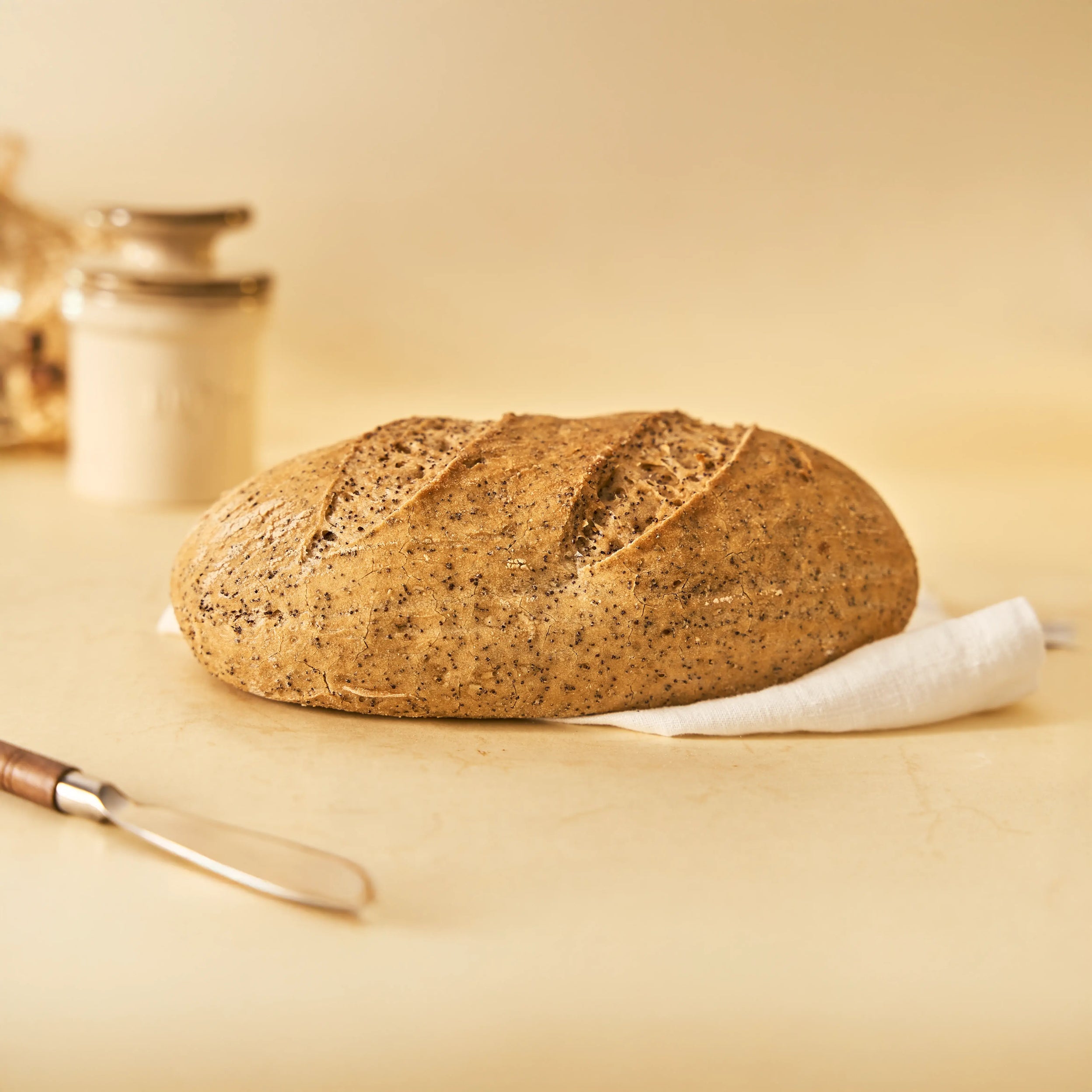Hogaza de pan teff con semillas de amapola y sin gluten Leon the Baker